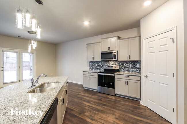 Building Photo - 3728 Sweet Iris Cir