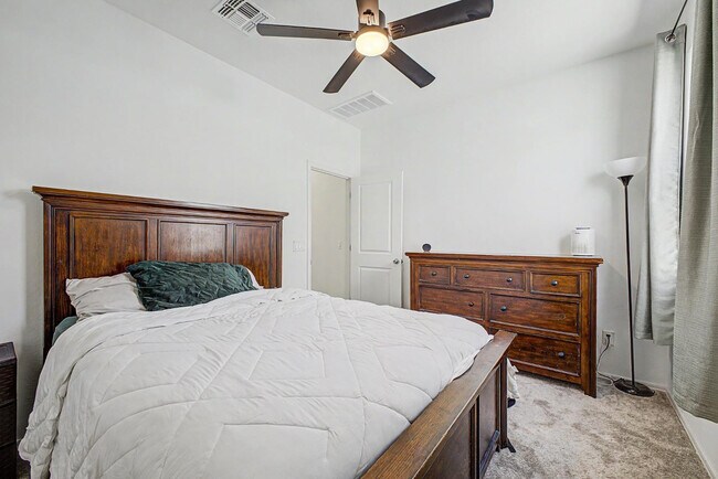 Foto del edificio - 8345 W Fulton St