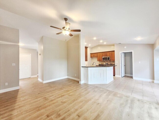Foto del edificio - 8935 Esguerra Ln