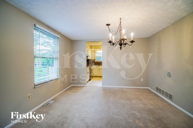 Foto del edificio - 5586 Edie Dr