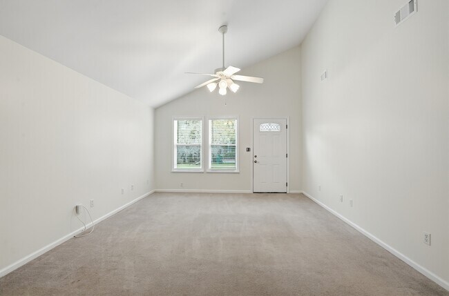 Building Photo - Prime Coastal Location Long Term Rental!