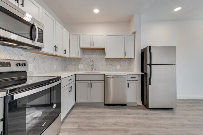 Foto del edificio - 4330 Bowser Ave