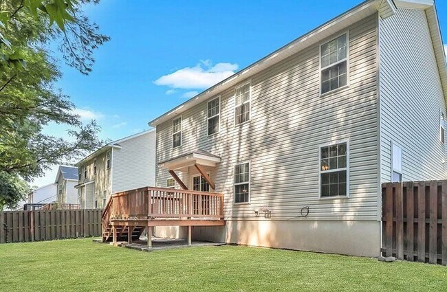Building Photo - Bradley Point Residence for Rent - 4 Bedroom/2.5 Bath