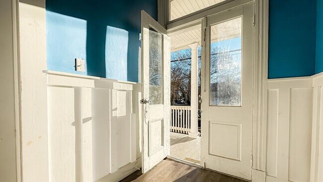 Building Photo - 1104 Redgate Ave