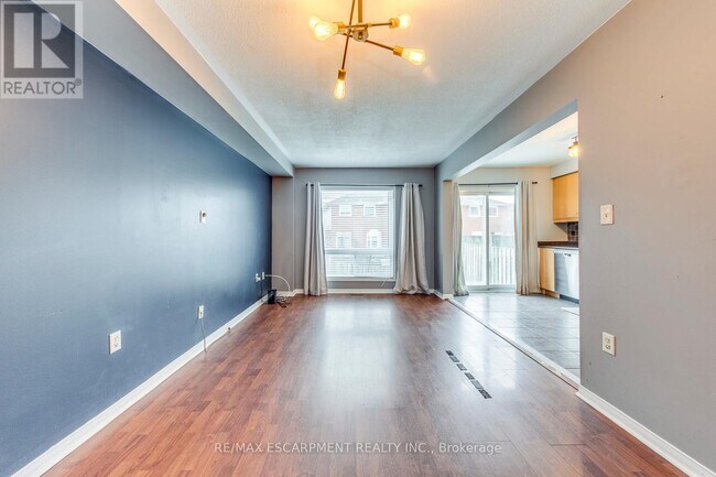 Building Photo - 381 Kittridge Rd