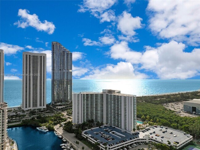 Foto del edificio - 100 Bayview Dr