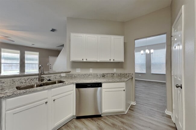 Building Photo - 15323 Fir Woods Ln