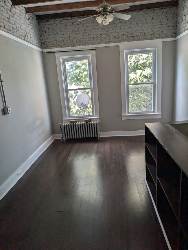 Foto del edificio - 3415 Pleasant Pl