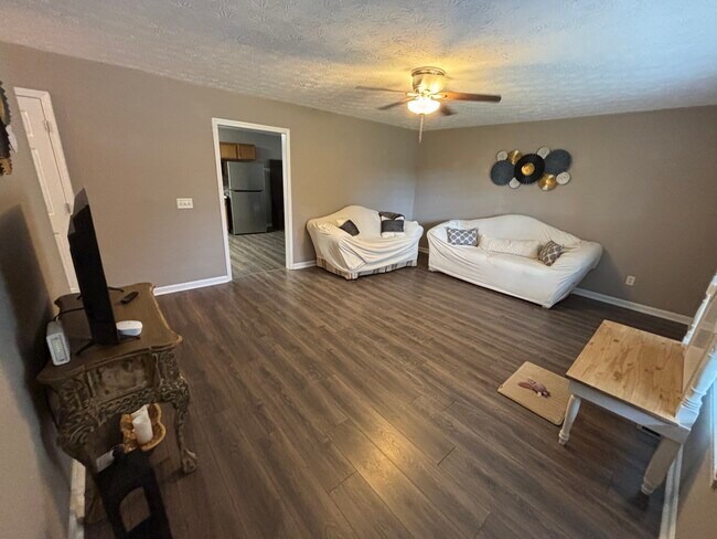 Foto del edificio - 608 Lakeview Dr