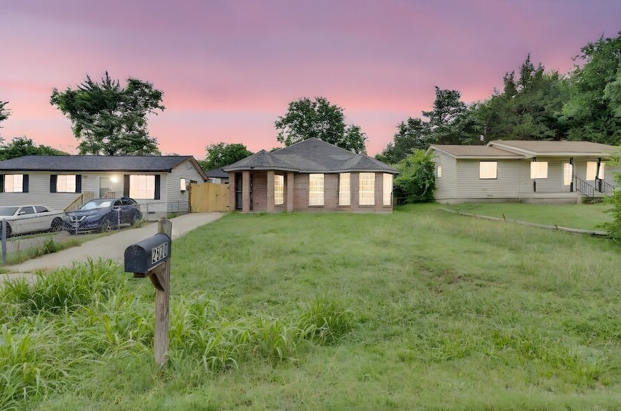 Photo - 2520 Fatima Avenue Unit