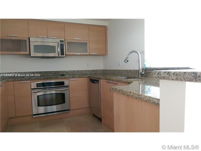Building Photo - 15051 Royal Oaks Ln