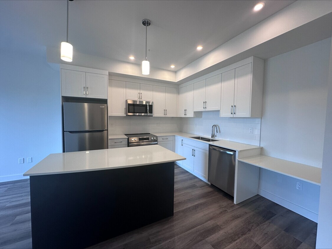 660 Beach Rd, Qualicum Beach, BC V9K 2H7 Townhouse for Rent in