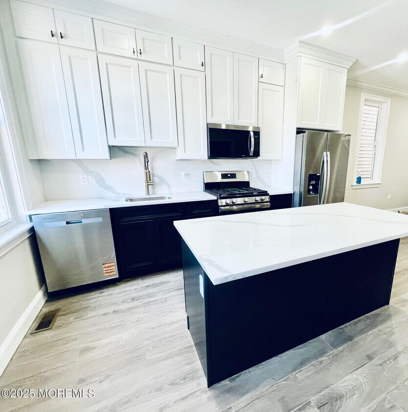 Foto principal - 3136 Summit Ave