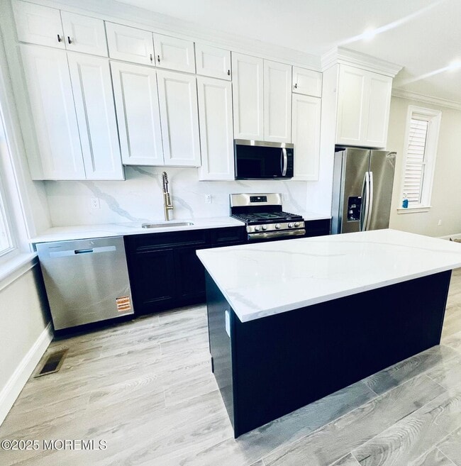 Building Photo - 3136 Summit Ave