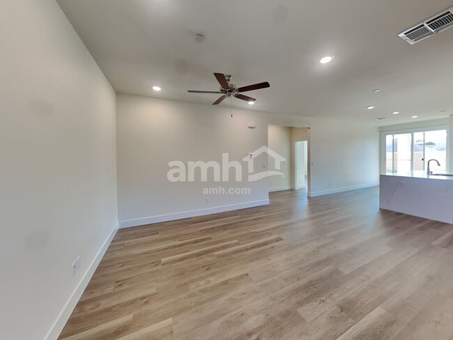 Building Photo - 862 English Primrose St