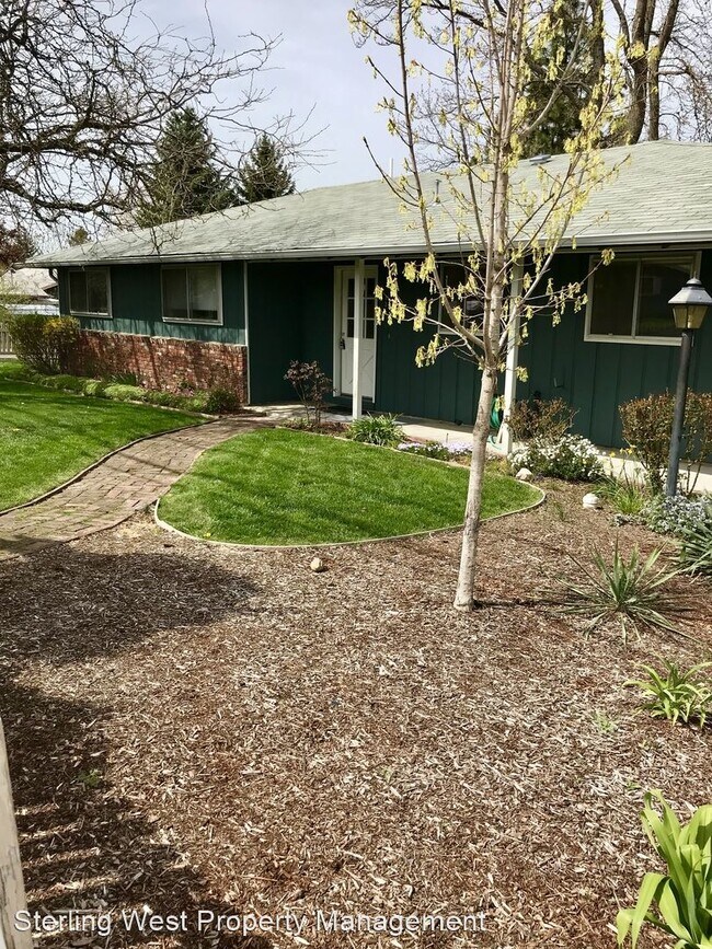 Foto del edificio - 3 br, 2 bath House - 135 W. Nevada St.