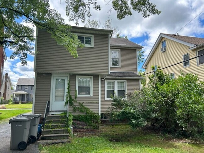 Building Photo - 4 Bed - 1 Bath Single Family Home in Cleve...