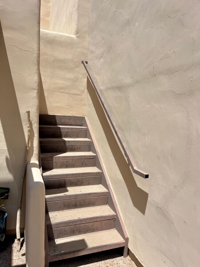 Building Photo - ASU Location!! Welcome to this modern and recently remodeled bedroom, 1 bathroom condo!