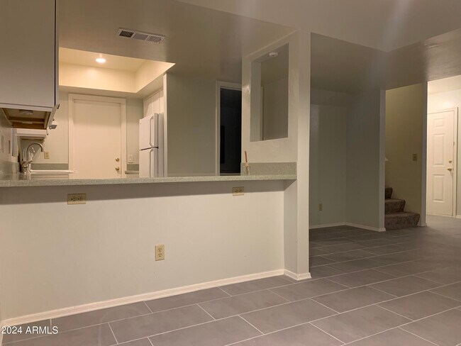 Foto del edificio - 16042 N 25th Dr