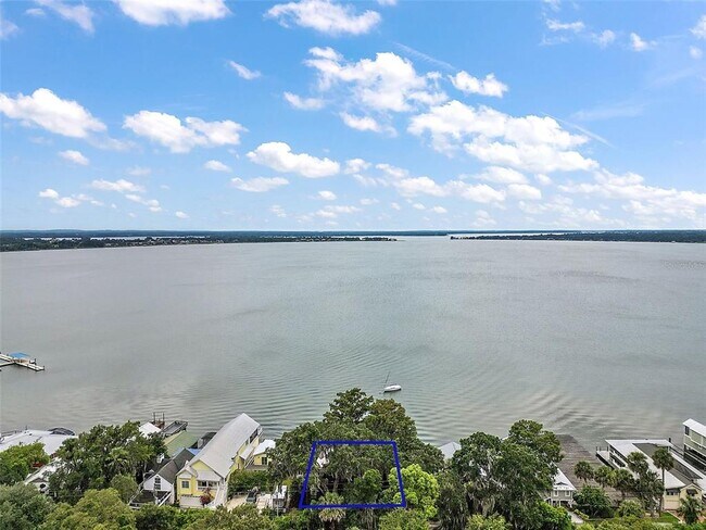 Building Photo - 408 Lake Dora Rd