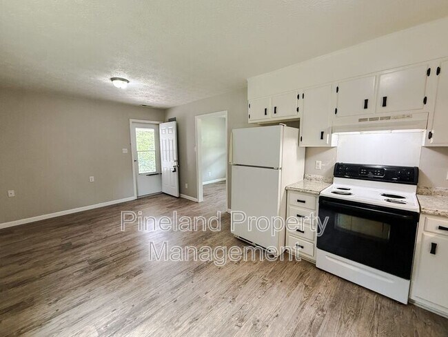 Building Photo - 2233 Delta Dr