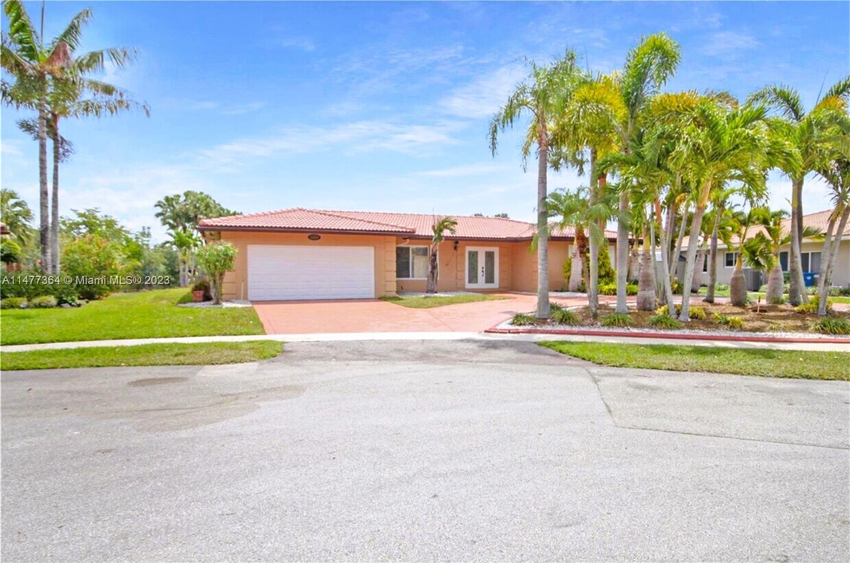 Primary Photo - 16619 Waters Edge Dr