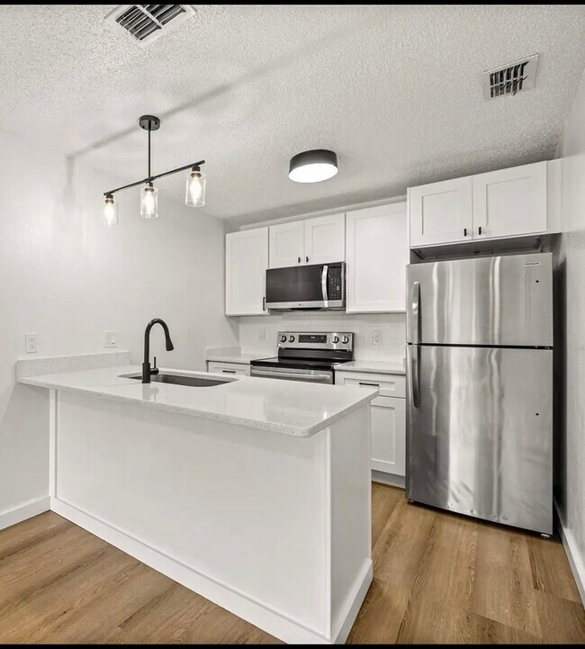 Building Photo - 5305 SE 28th Ln
