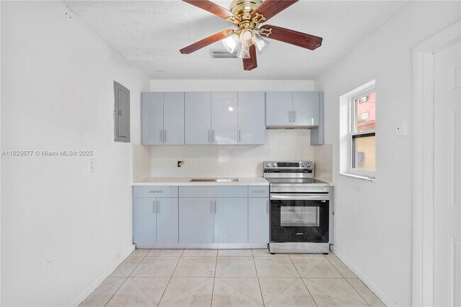Foto del edificio - 535 NW 18th St