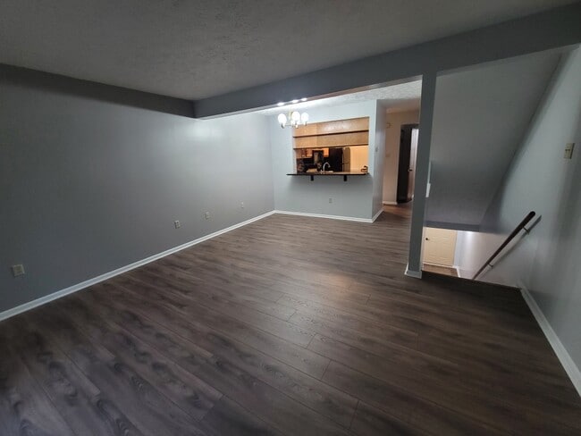 Building Photo - 503 Tyler Dr