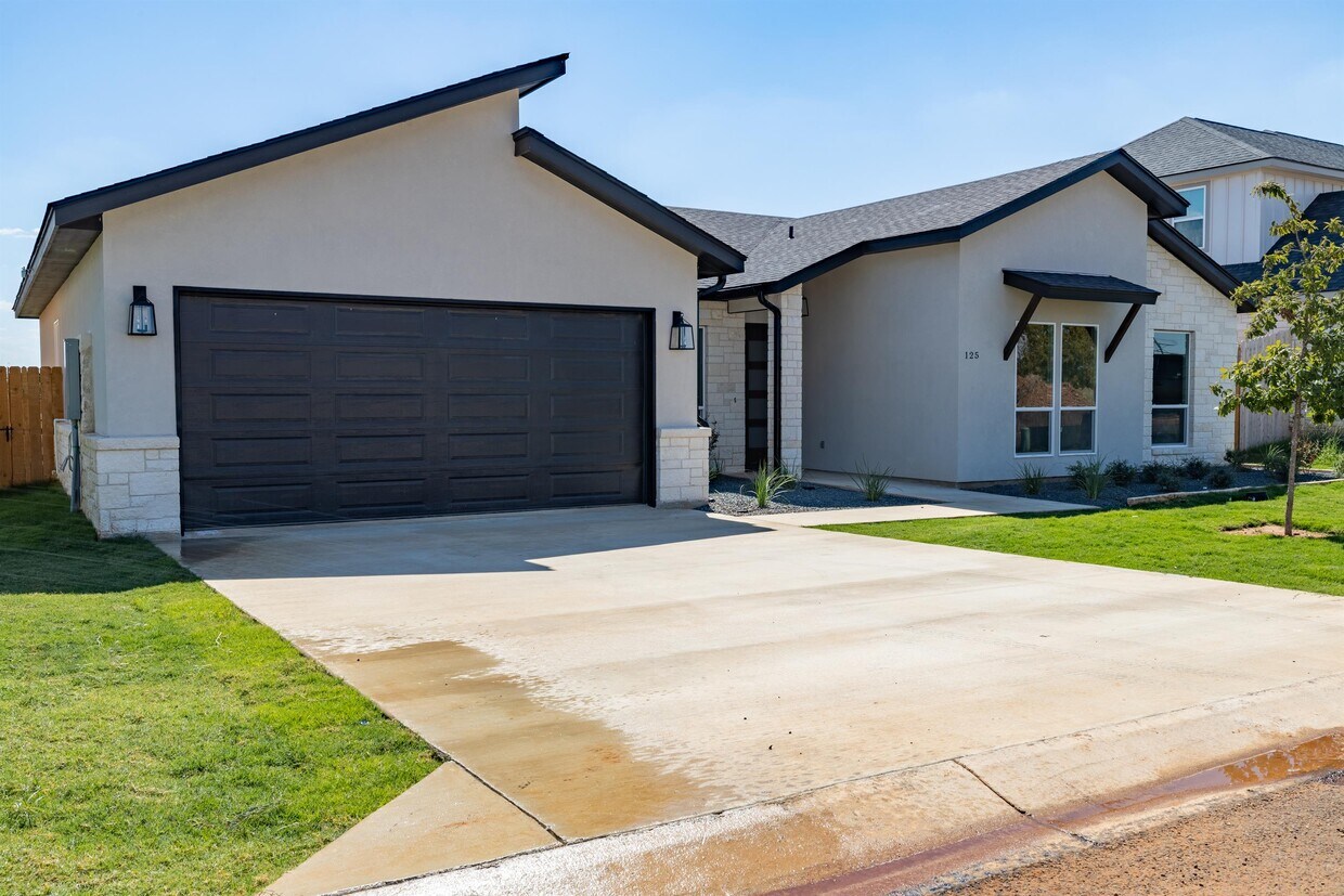 Primary Photo - 125 Madrona