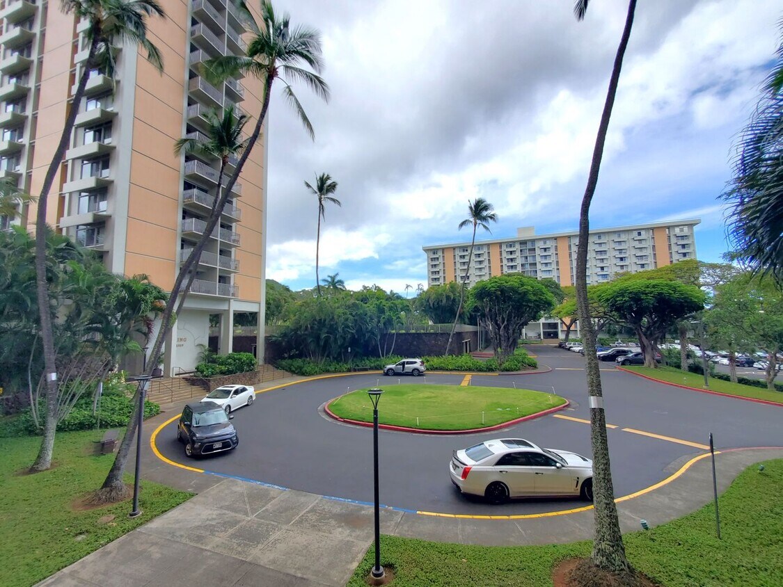 Primary Photo - Fully furnished 2 bed, 1 bath tranquil uni...
