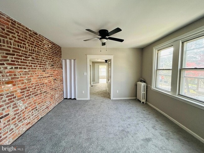 Building Photo - 326 Fountain St