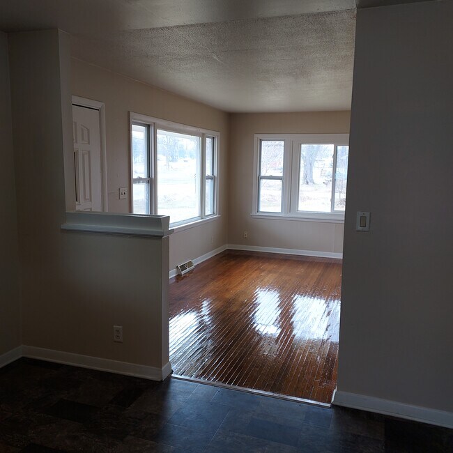 Foto del edificio - 1303 Bond Ave