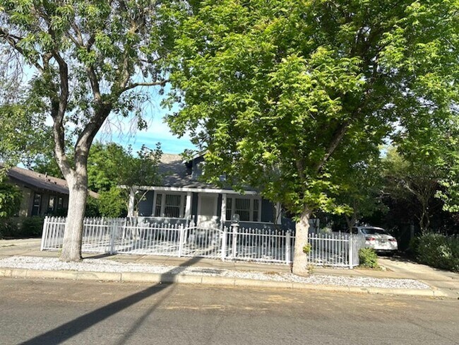 Foto del edificio - Charming 3 Bed / 1 Bath Home in the Heart of the Tower District