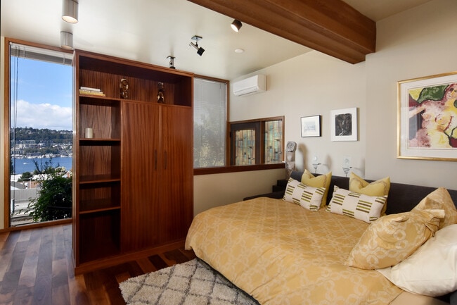 Building Photo - 1964 Harvard Ave E