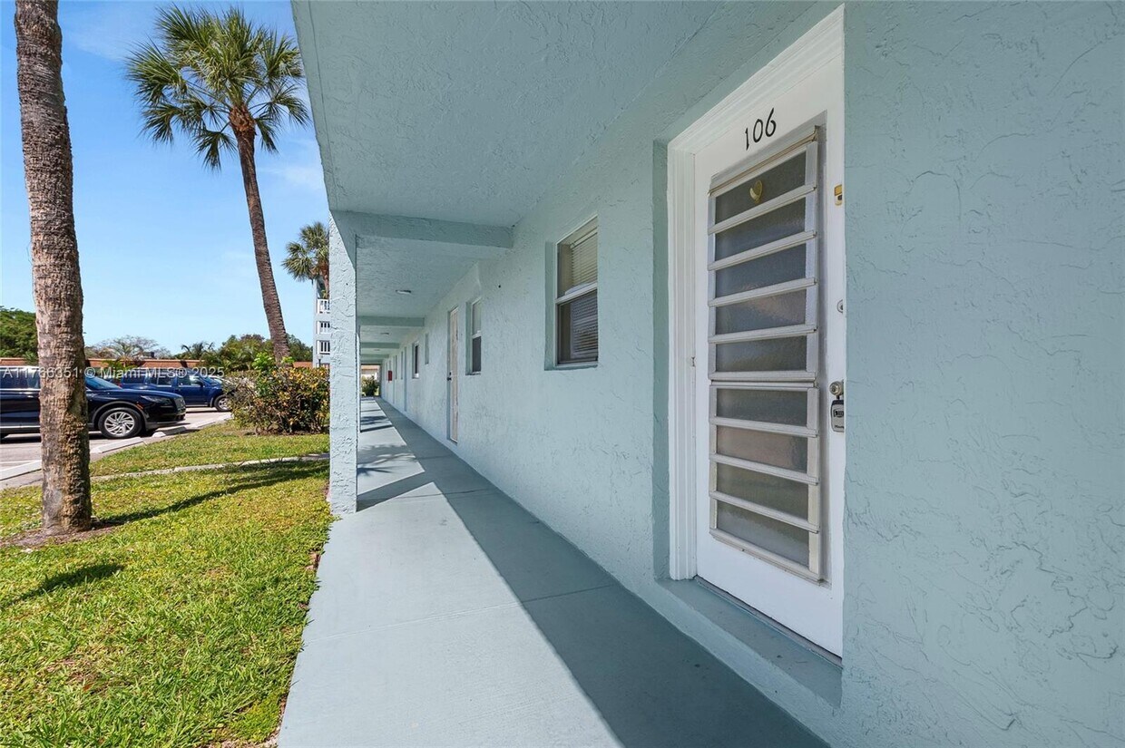 Primary Photo - 606 SW Natura Blvd