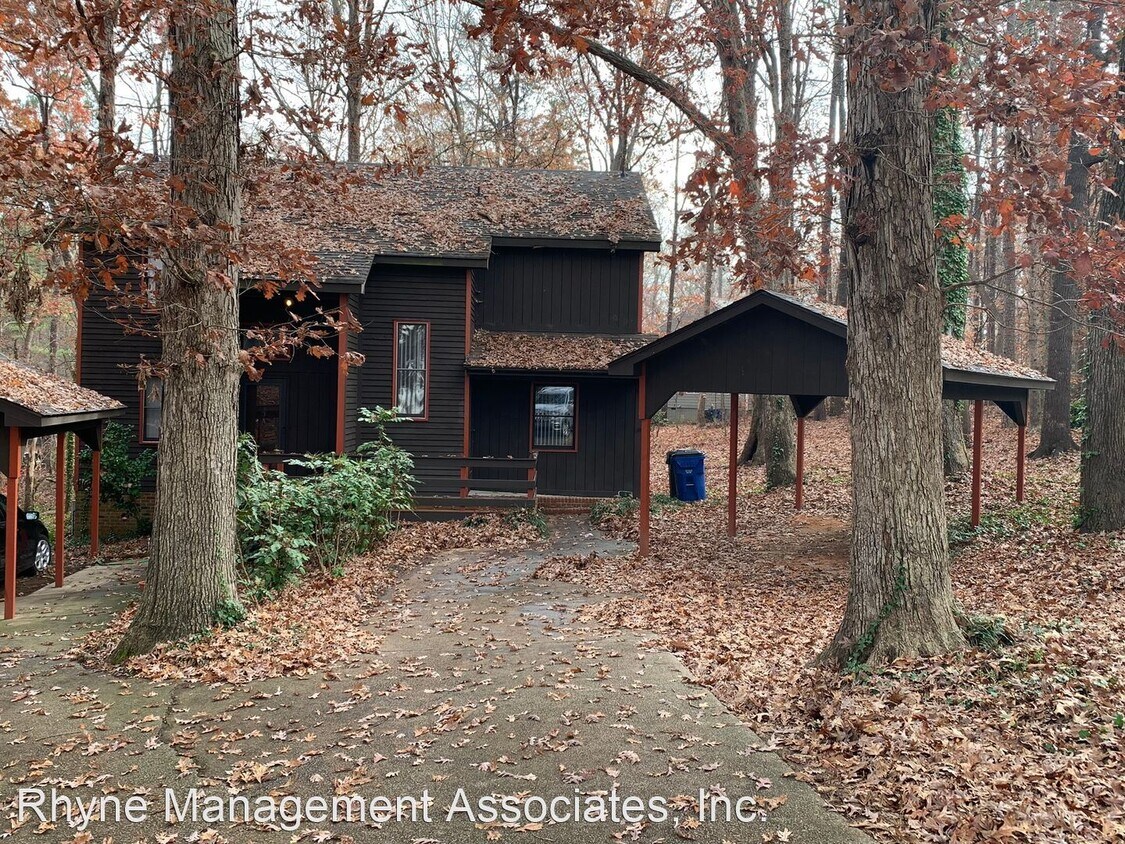 2 br, 1.5 bath House 4708 Edwards Mill Road House Rental in Raleigh
