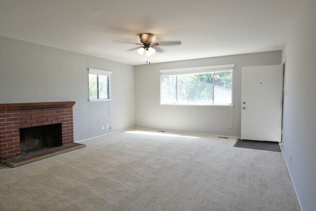 Building Photo - Spacious 4 Bedroom 2 Bath Morgan Hill Home...