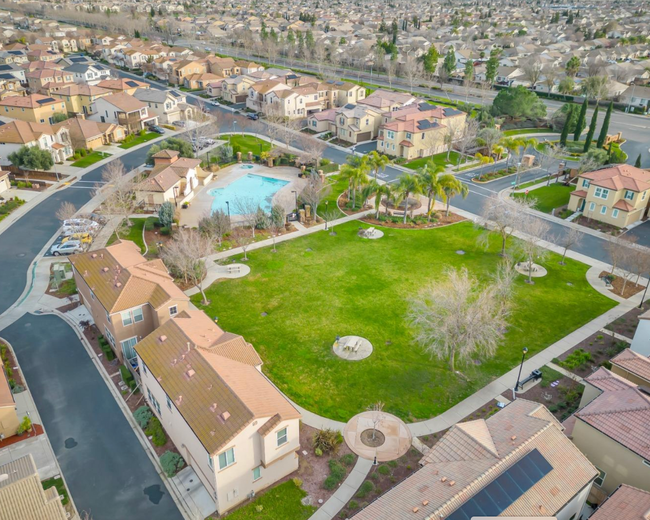 Building Photo - Gated Community Home