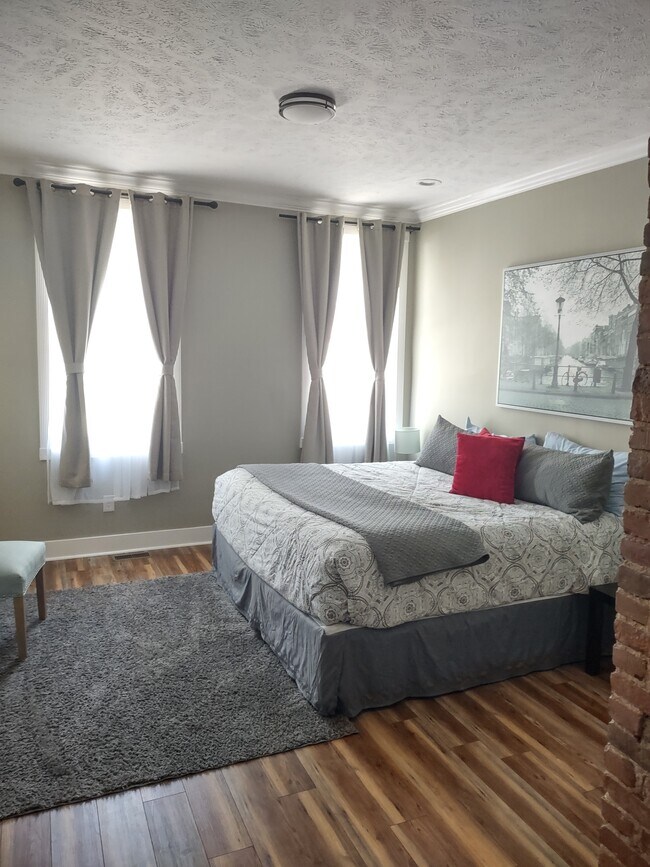 Foto del edificio - 3144 Woodbine Ave