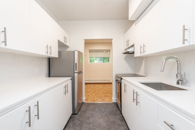 Building Photo - 36 Castle Frank Rd