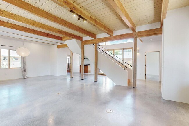Building Photo - North Valley Fabulous 2018/sf 2 Bedroom  2.5 Bath  with Garage