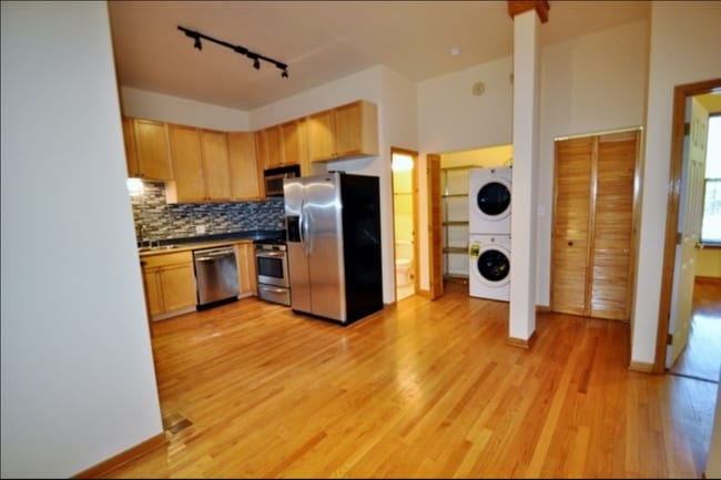 Building Photo - 6412 S Woodlawn Ave