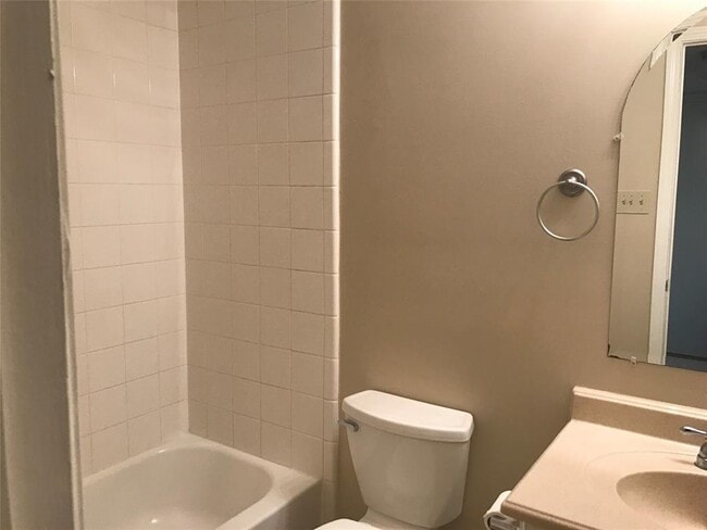 Building Photo - 13603 Ravensway Dr