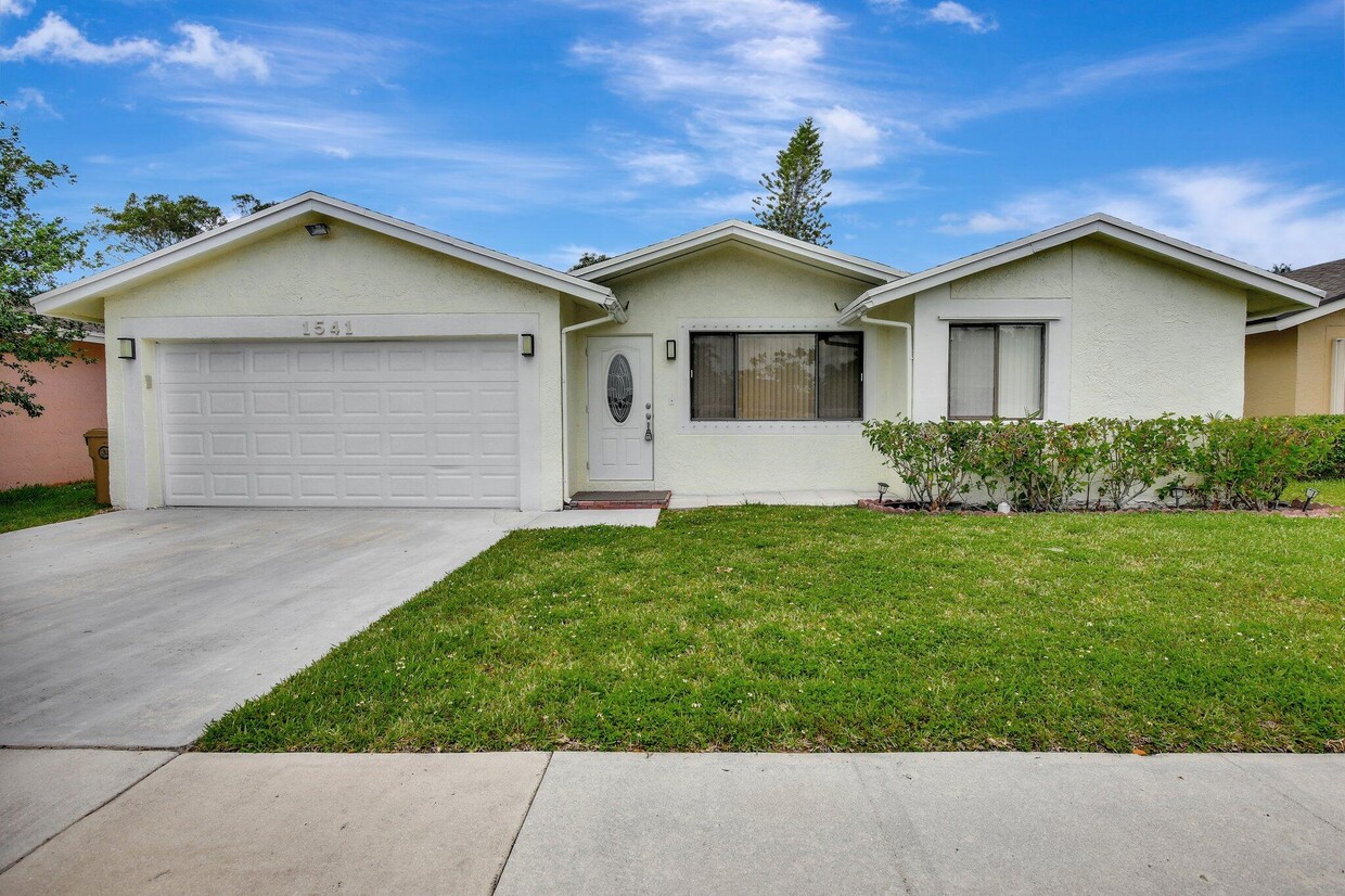 Foto principal - 1541 SW 102nd Terrace