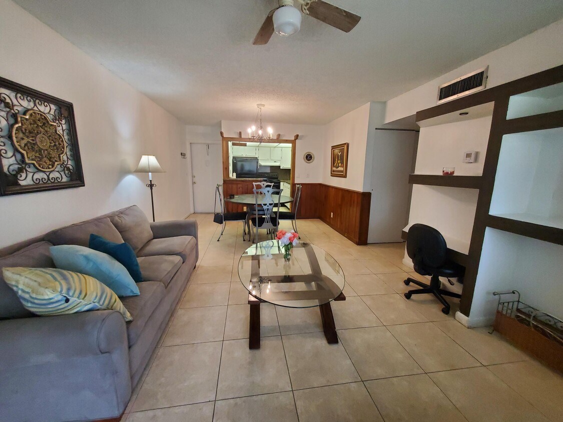 Foto principal - 610 NW 13th St