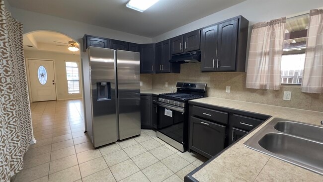 Building Photo - 3601 Nubes Dr