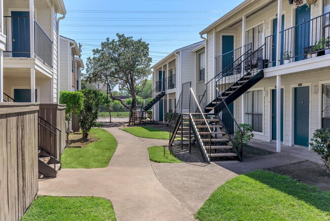 Exterior View - Waverly Apts