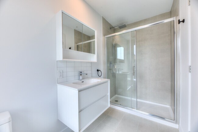 Building Photo - S609