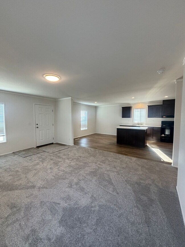 Foto del edificio - Charming 3 Bedroom 2 Bathroom Home for Rent or Purchase